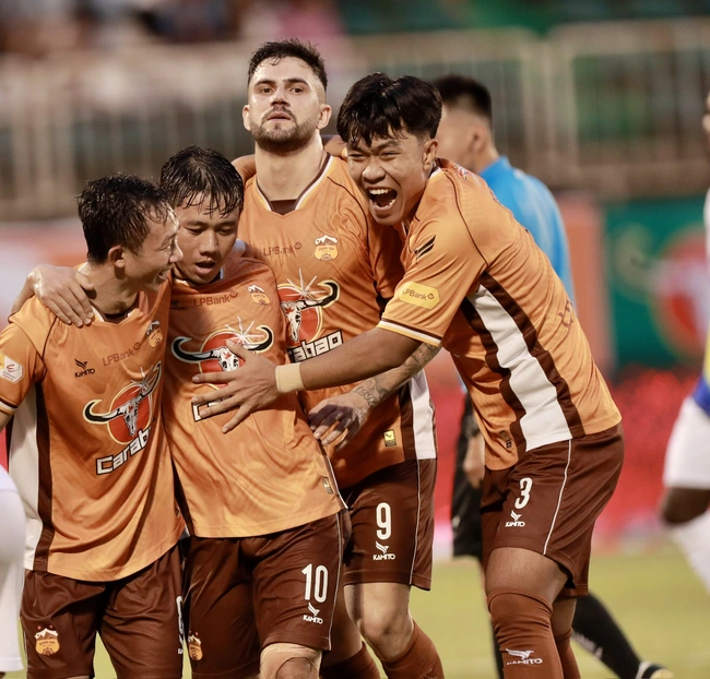 Cựu tuyển thủ quốc gia đưa HAGL lên đỉnh V-League - Ảnh 2.